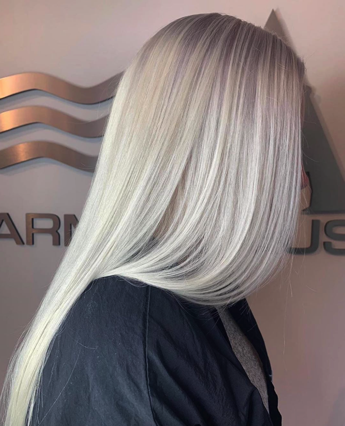 Platinum blonde and hairstyle by Salon Armandeus Orlando